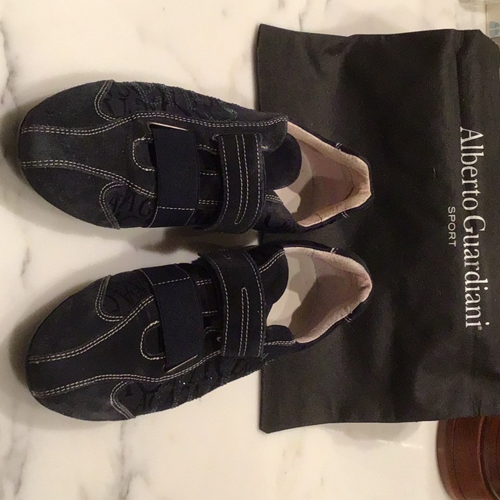 ITALIAN-MADE NAVY WITH WHITE STITCHING WALKING SHOES/SNEAKERS